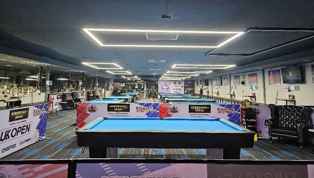 Double Kiss Pool & Sports Lounge