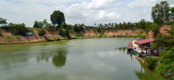 Giant Fishing Park & Resort