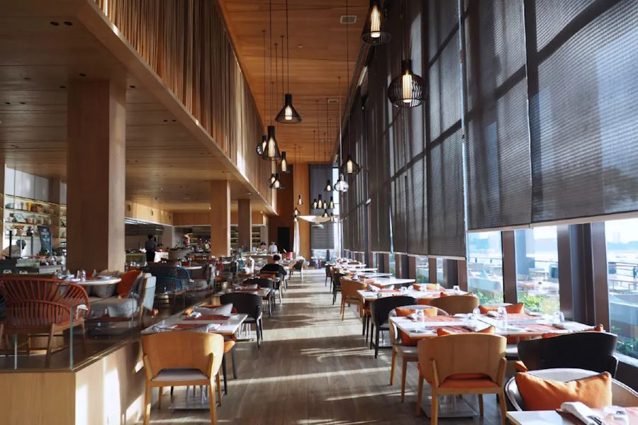 Edge Restaurant - Hilton