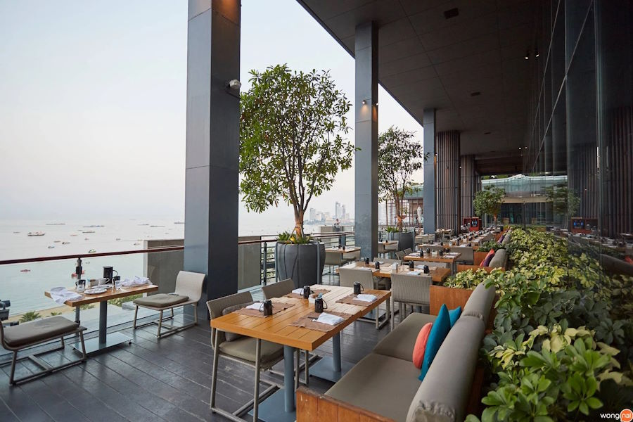 Edge Restaurant - Hilton